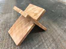 Load image into Gallery viewer, X-Caliber Cigar Stand - Quilted Maple