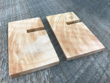 Load image into Gallery viewer, X-Caliber Cigar Stand - Quilted Maple